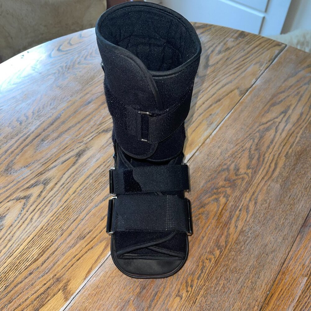 WELLCARE adjustable walking boot/Size S. (9.75" long on bottom/12"high)